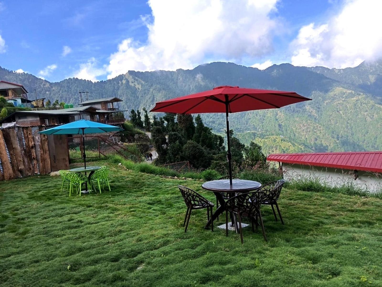 The Vintage Hill Village - Himalayan Boutique Resort Kanatal Dış mekan fotoğraf