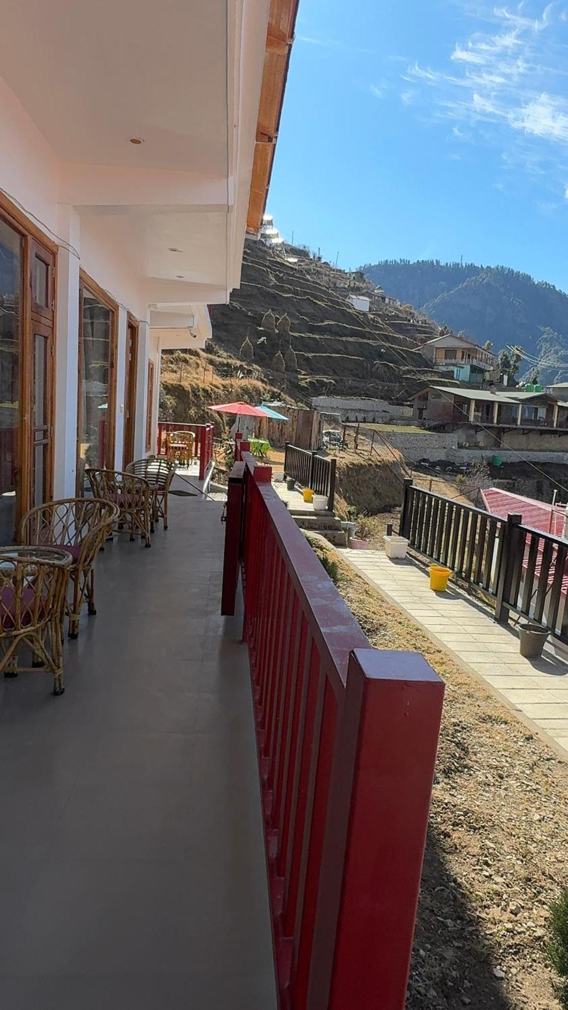 The Vintage Hill Village - Himalayan Boutique Resort Kanatal Dış mekan fotoğraf