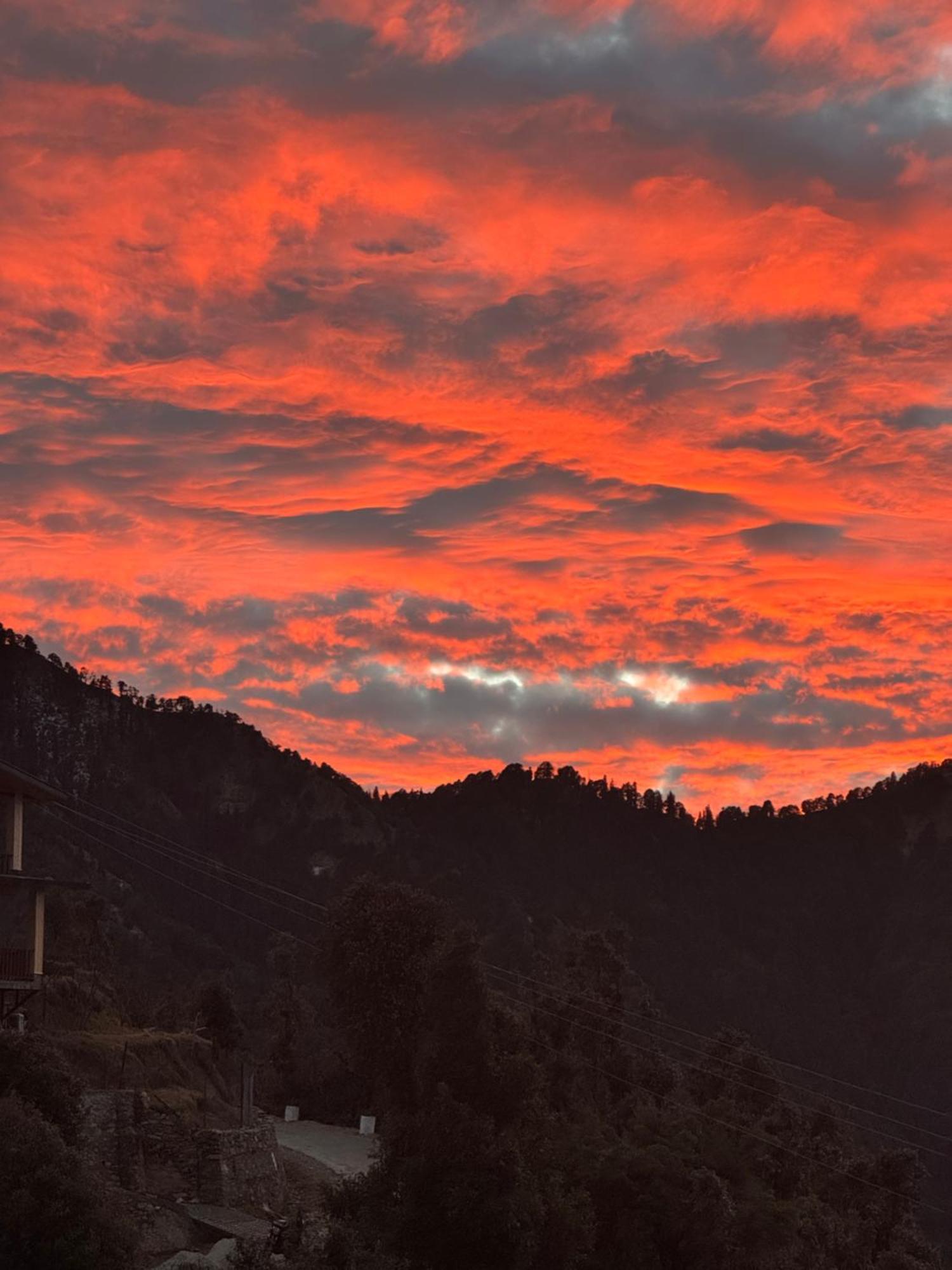 The Vintage Hill Village - Himalayan Boutique Resort Kanatal Dış mekan fotoğraf
